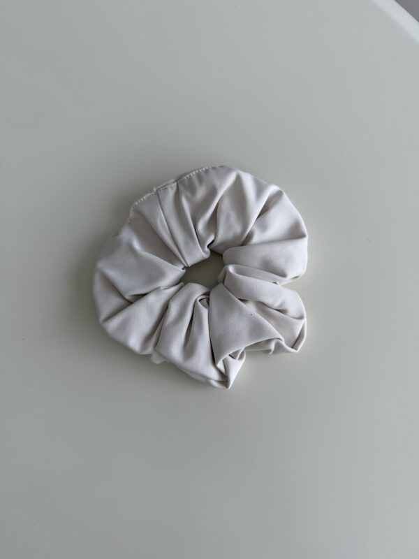 Alternative view of סקראנצ'י | אוף וואיט